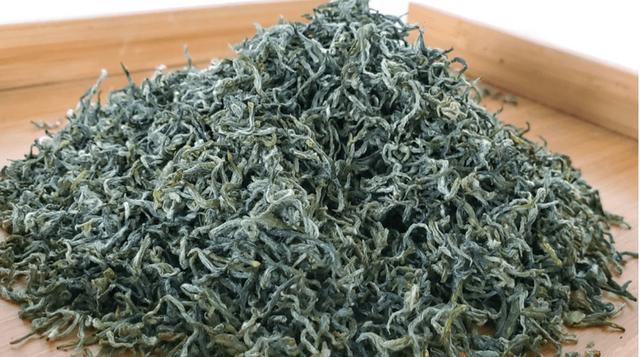 毛峰与毛尖,都属于绿茶类,具备绿茶的功效与作用,虽然只有一字之差,但