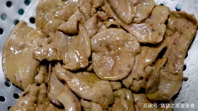 为什么很多人做的猪肝要么有腥臭味,要么吃起来像石头,要么满盘子汤