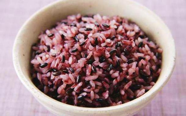 黑米饭的做法,特色米饭做法大全(89岁外婆四季常这样吃黑米)