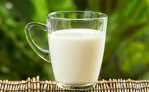 儿童喝什么纯牛奶最好2 纯牛奶的品牌有很多的,可以选择乳量较高的