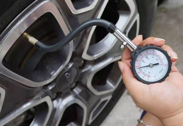 汽车轮胎气压多少合适 影响因素超多需特别注意