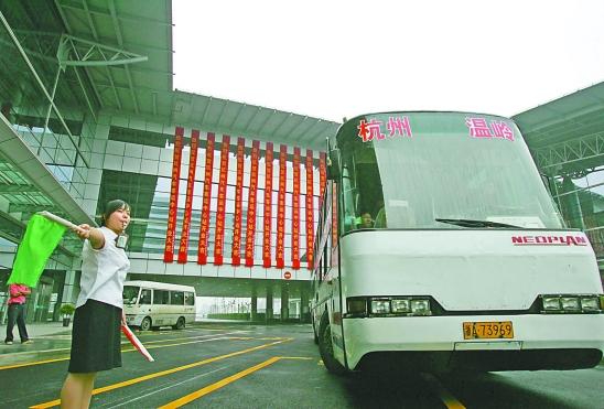 迁至九堡的杭州客运中心站距离市中心武林门有十几公里远,且无公交