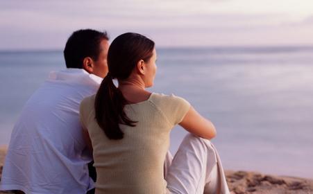夫妻怎样做感情会更深提高夫妻感情的方法