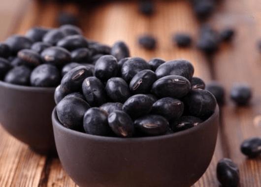 因此黑豆最好还是熟食可打成汁入菜充当营养食材黑豆营养与黄豆不相