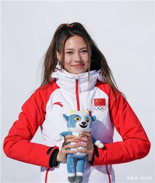 放弃美国国籍,为中国赢8奖牌,谷爱凌为何被称为滑雪最美小花?